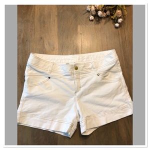 Athleta 4” White Slick Rick Shorts Size 10